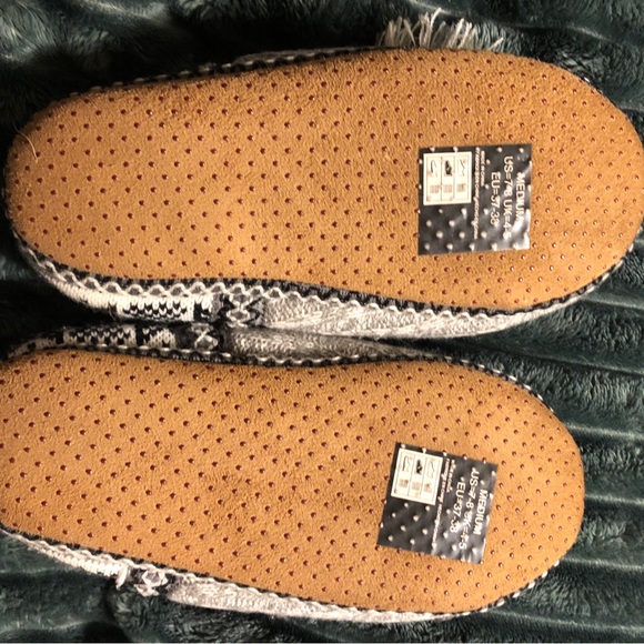 House slippers. Beautiful Aztec black and gray print.  Excellent condition - Picture 8 of 9